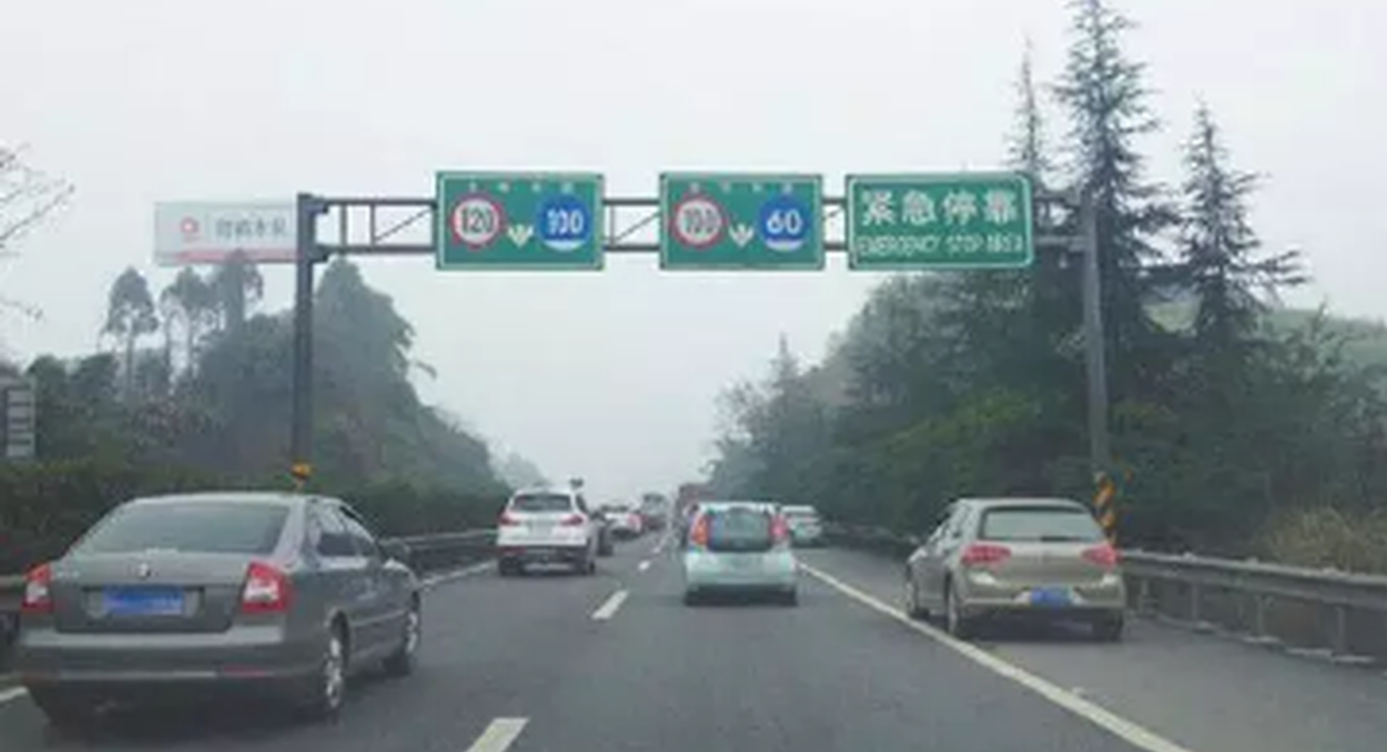 为什么开车时最好要走中间的车道？