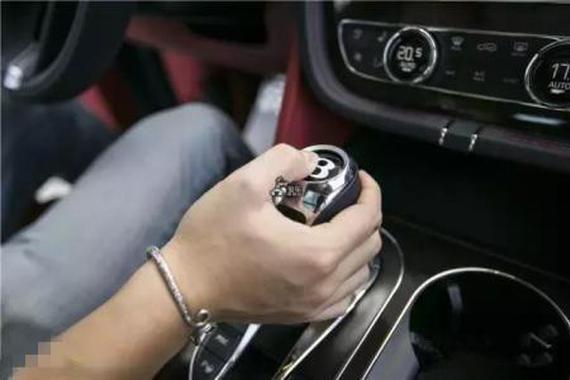 “手自一体”的好处，不少车主都不会开！