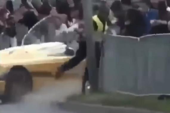 视频：马路杀手开车了！大家赶紧跑啊