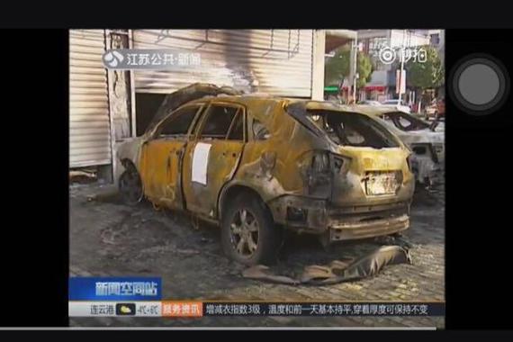 喝完酒在车内开空调睡觉 车被烧成空壳