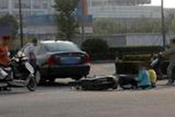 这样刹车毁车要人命 你会正确踩刹车吗