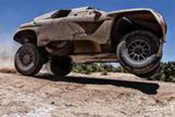 达喀尔拉力赛最惨烈车祸：赛车瞬间分解