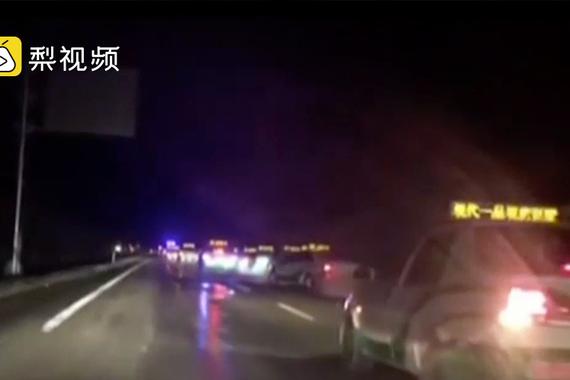 视频：新生儿窒息需转院 爱心接力抢救