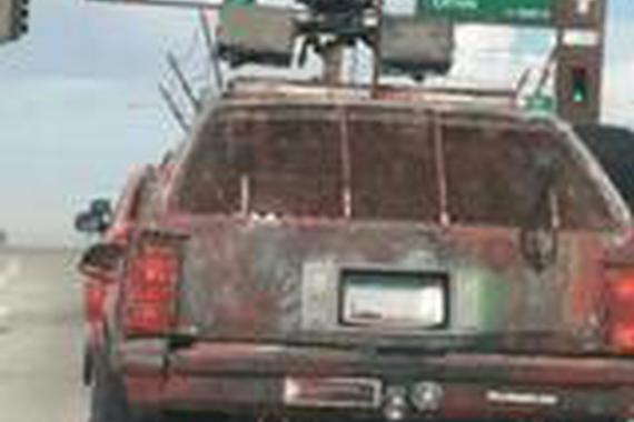 路上看到一辆废铁皮, 走近一看惊呆了