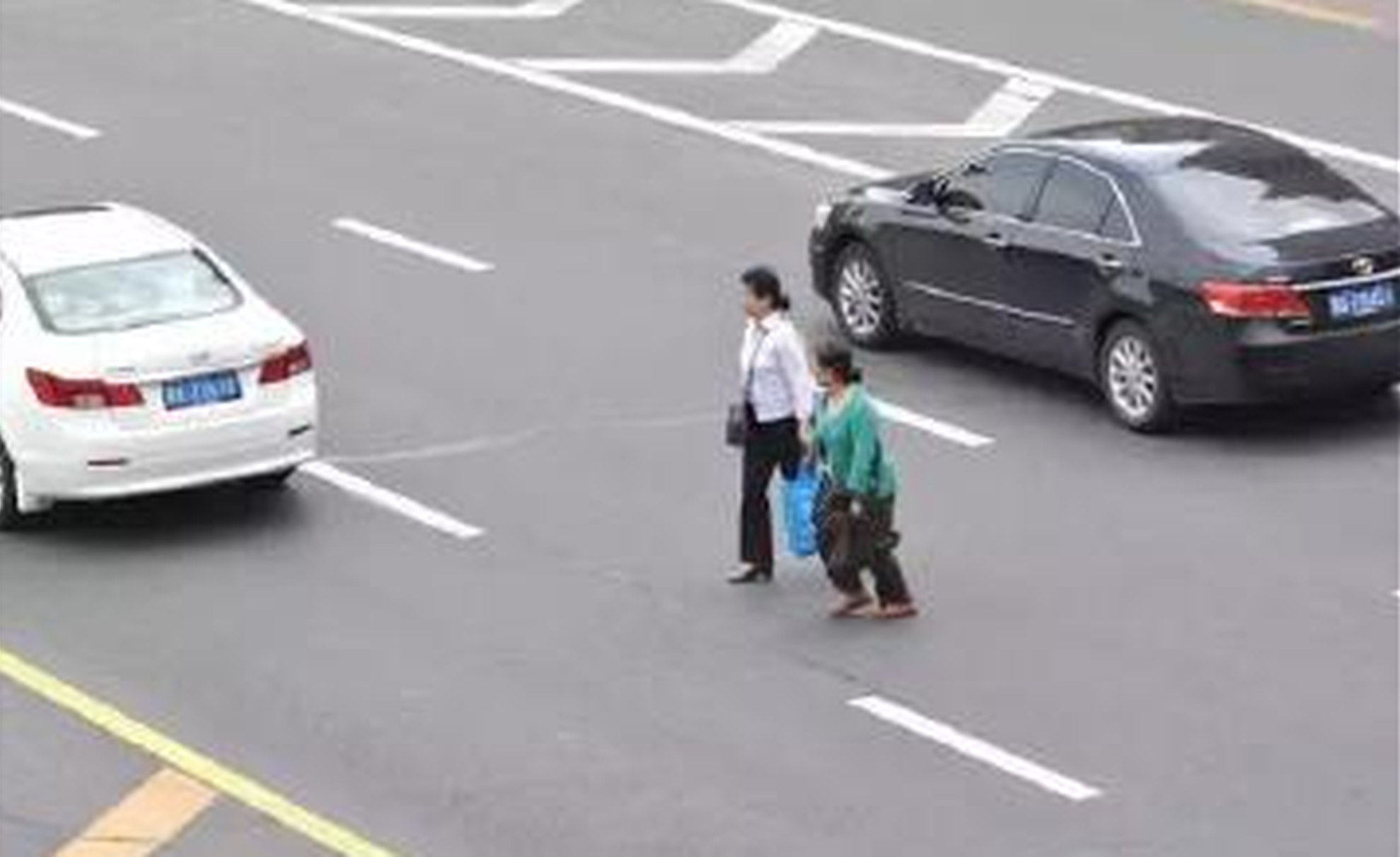 为什么行人违章，无责司机也需赔偿？