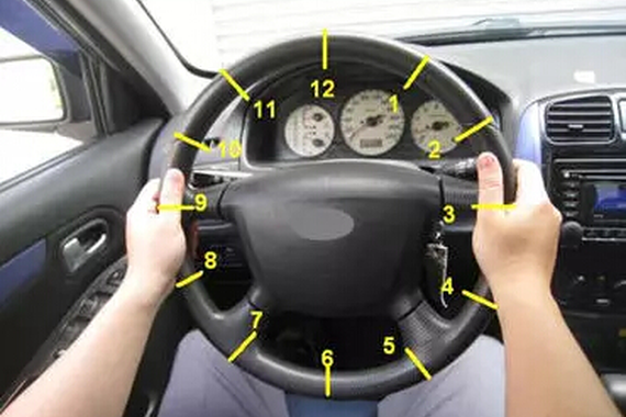 反手打方向不仅不帅还很危险！