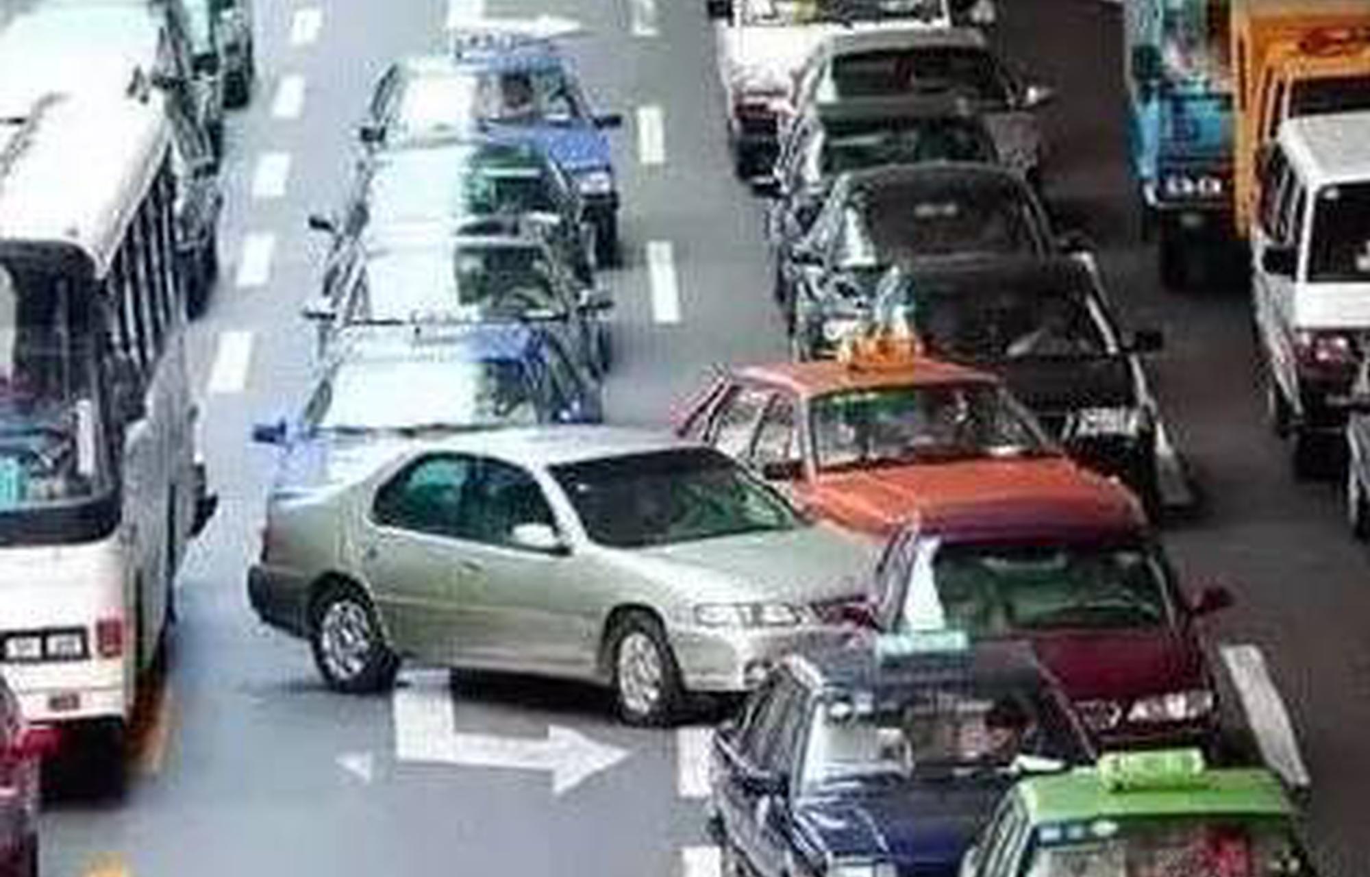 必须远离！高速上那些可怕的自杀行为...