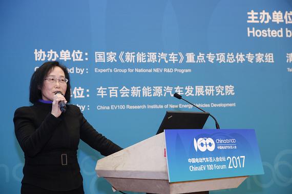 许艳华:我国去年每月新增8000根充电桩