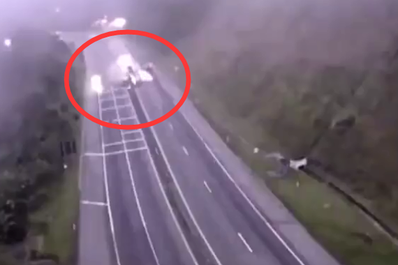 视频：汽车爆炸飞出50米！今年最恐怖车祸