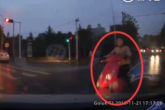 视频：与电瓶车的不期而遇 究竟是悲是喜