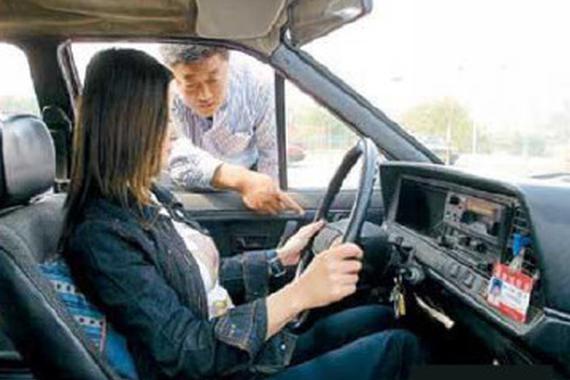 这些开车技巧，你在驾校里一定学不到