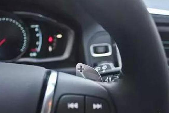 不到15万还带换挡拨片 这些车非常适合男人开