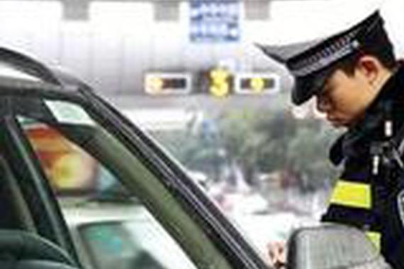 做到这三点，临时停车，交警看见都不罚你