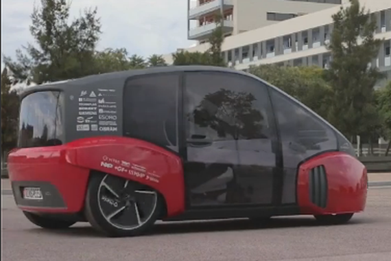 视频:这个自动驾驶电动车 车内能种草！