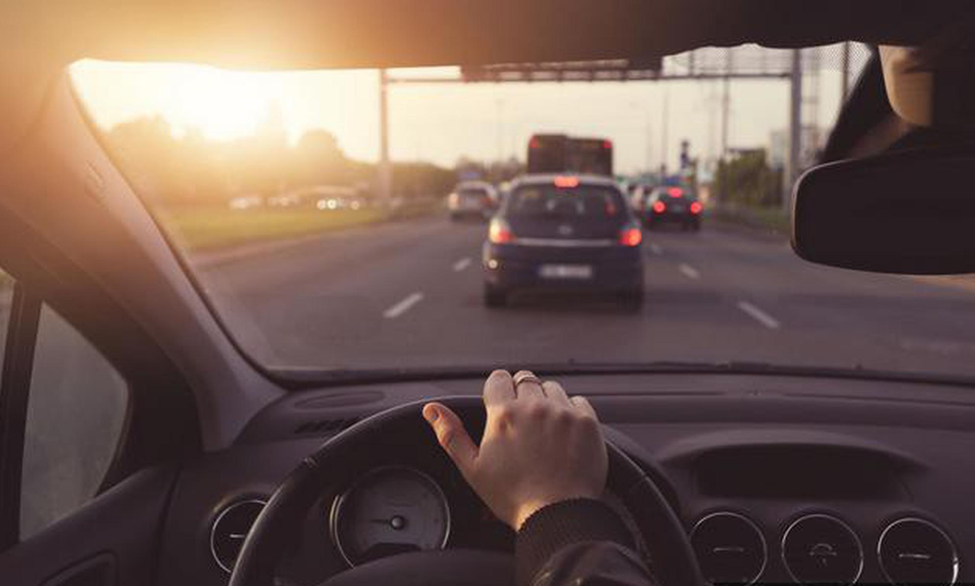 仪表盘上这11个“灯亮了” 快靠边停车