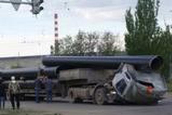 司机踩了急刹车，想到货物却是后悔莫及