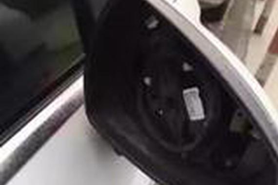 看看你的后视镜，还健在吗？