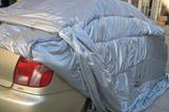 天气寒冷车都要罢工了，给他穿上保暖衣吧