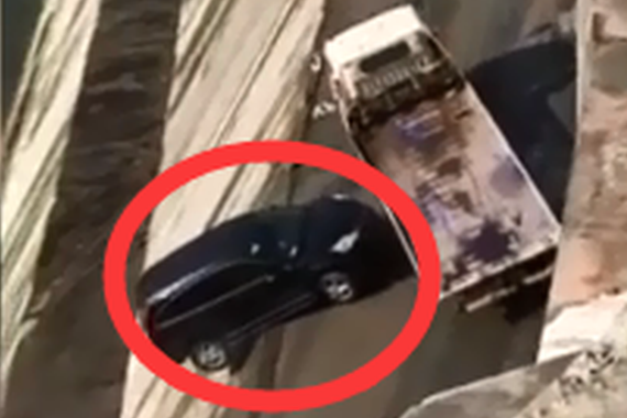 视频：汽车遇险 拖车救援反将它撞落悬崖