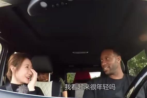 视频：麦迪化身专车司机！美女乘客爱科比