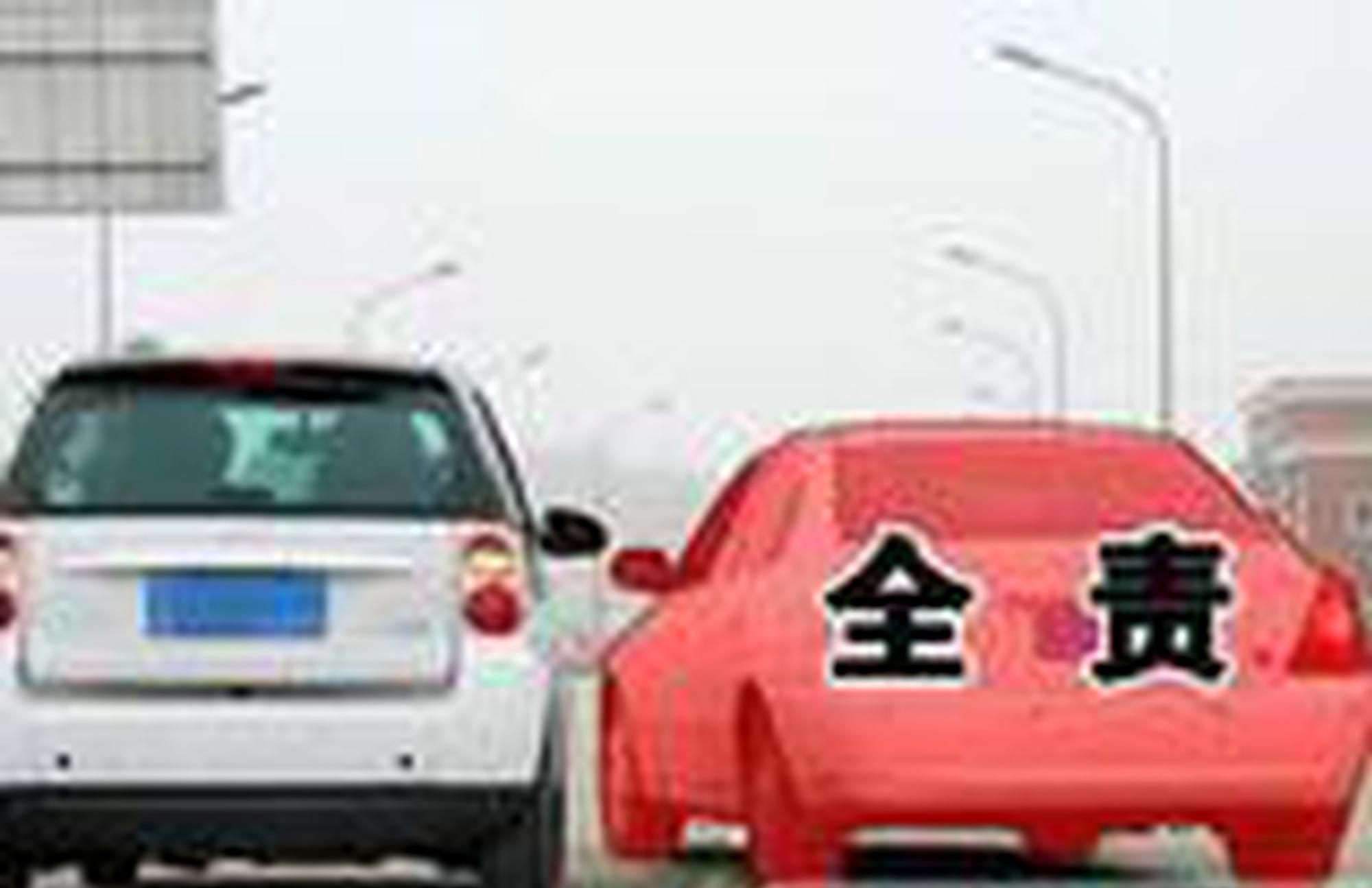 右侧超车事故全责！ 为什么不让右侧超车？