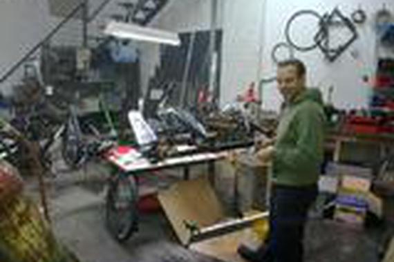 用2辆自行车造出属于自己的土豪金保时捷