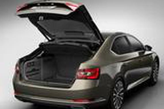 过年买新车装年货 为什么她要买个掀背车？