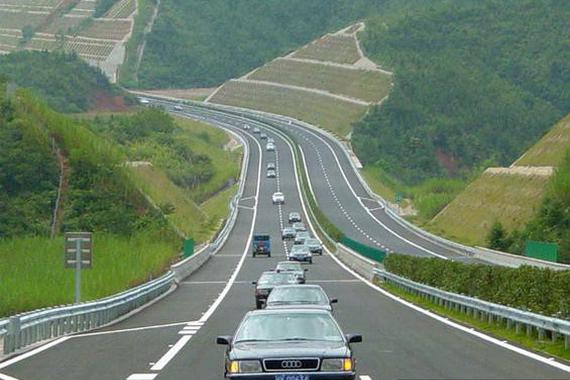 这8条挽救了无数人的高速“行车秘籍”！
