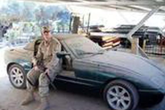 萨达姆的车库有这么多豪车, 快看最后一辆