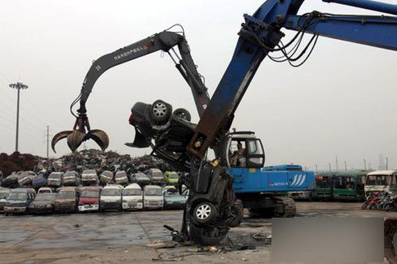 长时间这样开车，不到5年，你的车就要费掉