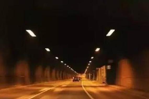 河南隧道车祸，隧道怎样过安全？