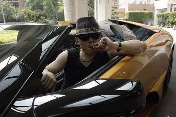 相比波波被捕事件 我只关心他家的豪车