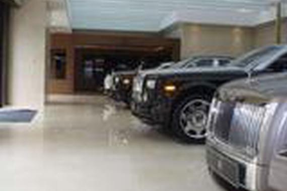 农民工子女冒充富二代去劳斯莱斯店试驾