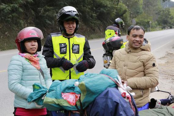 春节返乡中的摩友正能量 爱心骑士团