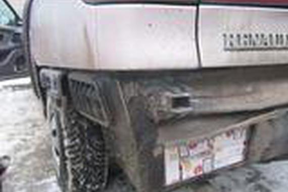 检查行驶过关的车辆, 一辆车搜查男生最爱