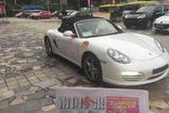 保时捷土豪小伙买百万豪车炫富, 三观尽毁