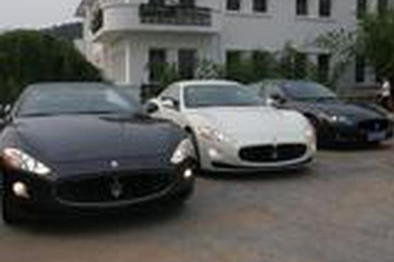 三轮车师傅路撞玛莎拉蒂，居然还敢挑车主