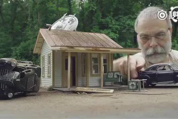 视频：老人做车模重现50年代美国街景