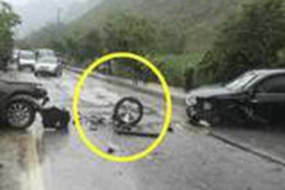 比亚迪轿车把汉兰达前轮都撞飞了