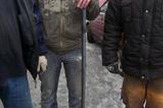 小伙行驶中车底发出巨响，检查后发现...