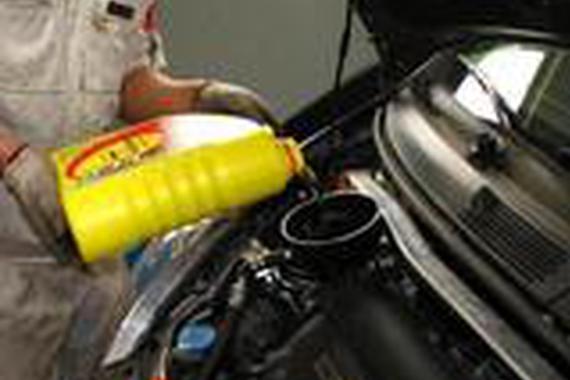 汽车机油加多了会怎么样？不重视会吃大亏