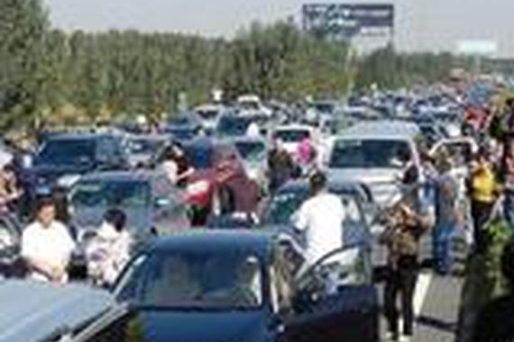 返程高峰堵在路上，尿急可怎么办？