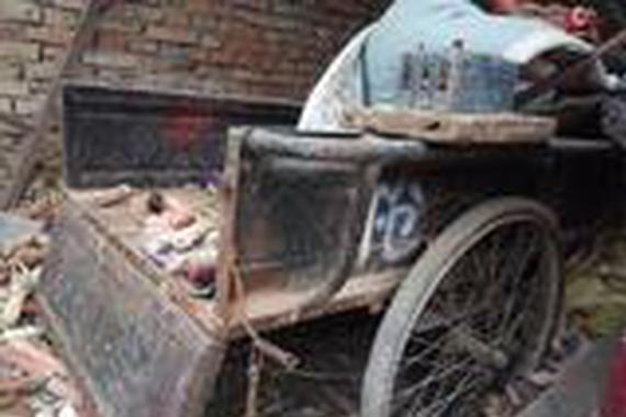 看看农村人的车库里都停了啥车