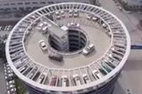 史上最坑爹的停车场，考验我的车技吗？