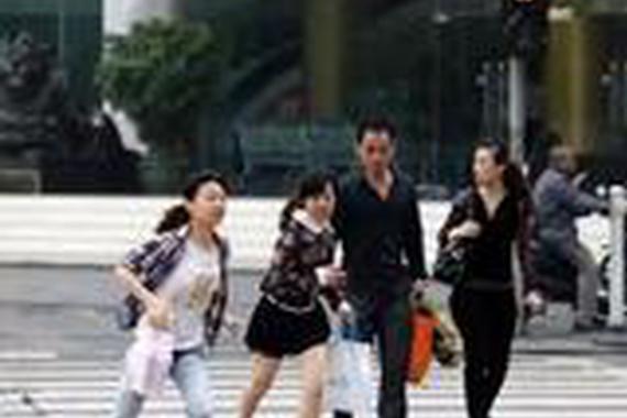 开车撞了闯红灯的行人，到底要不要赔？