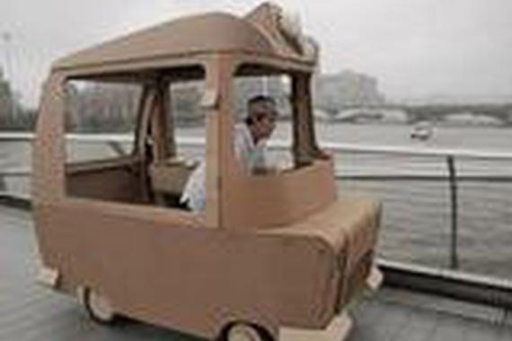 纸板汽车高超技术，路人看完都信以为真