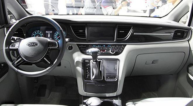 国产的埃尔法谍照曝光!2.0T+DCT动力总成