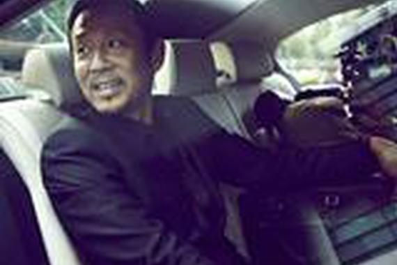 他开法拉利买宾利 说自己是戏子