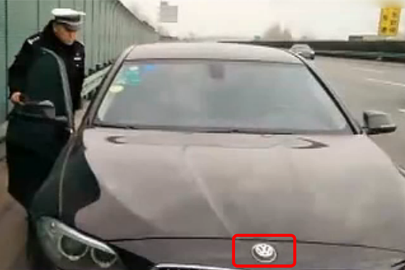 为宝马贴上大众标，只因为想装“低调”？