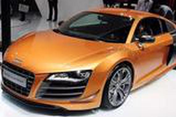 朋友借R8飙车撞成渣 车主或面临巨额赔偿